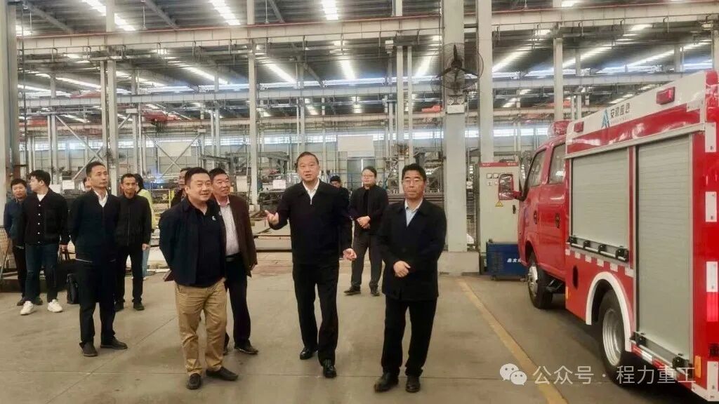 202411 Huangpi District Mayor Zhang Jin Visits CLW Heavy Industry Co.,LTD for Inspection, Joining Hands to Forge New Corporate Brilliance Image25