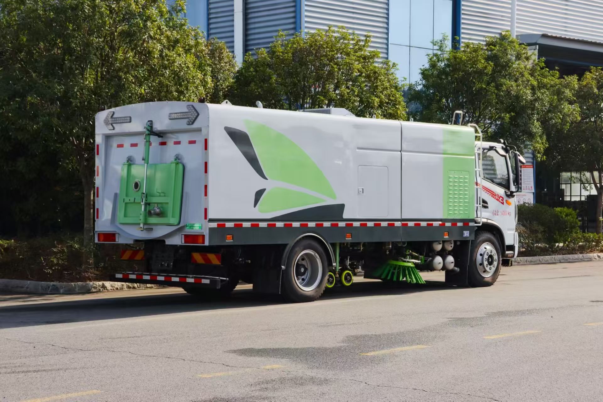 Chengli New-Energy 14-Ton All-Electric Sweeper-Washer on Dongfeng Huashen HV3 Chassis Chengli New-Energy 14-Ton All-Electric Sweeper-Washer on Dongfeng Huashen HV3 Chassis